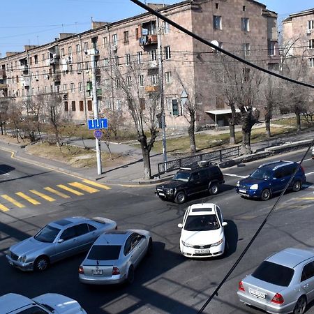 Apartmán Напротив Спортивно-Концертного Комплекса Jerevan Exteriér fotografie